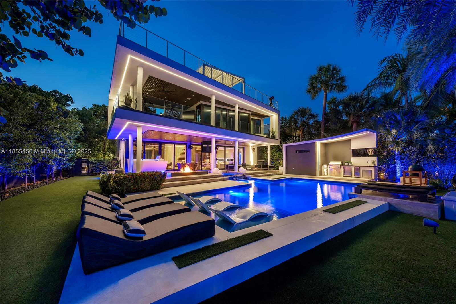 Miami Beach, Florida, 33140, United States, 5 Bedrooms Bedrooms, ,8 BathroomsBathrooms,Residential,For Sale,1918042
