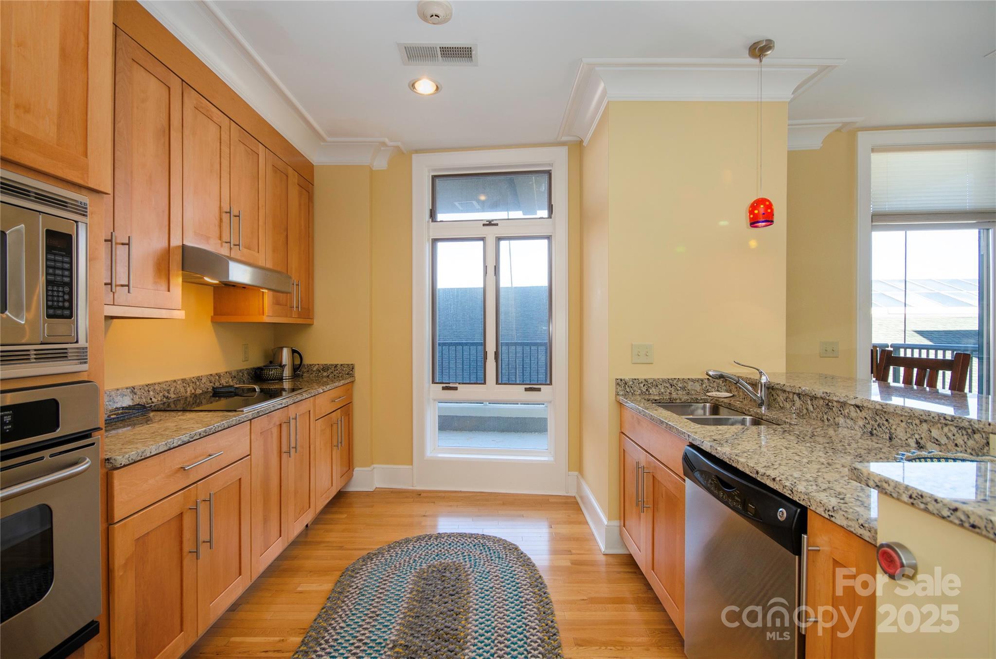 Asheville, North Carolina, 28801, United States, 2 Bedrooms Bedrooms, ,2 BathroomsBathrooms,Residential,For Sale,1827060