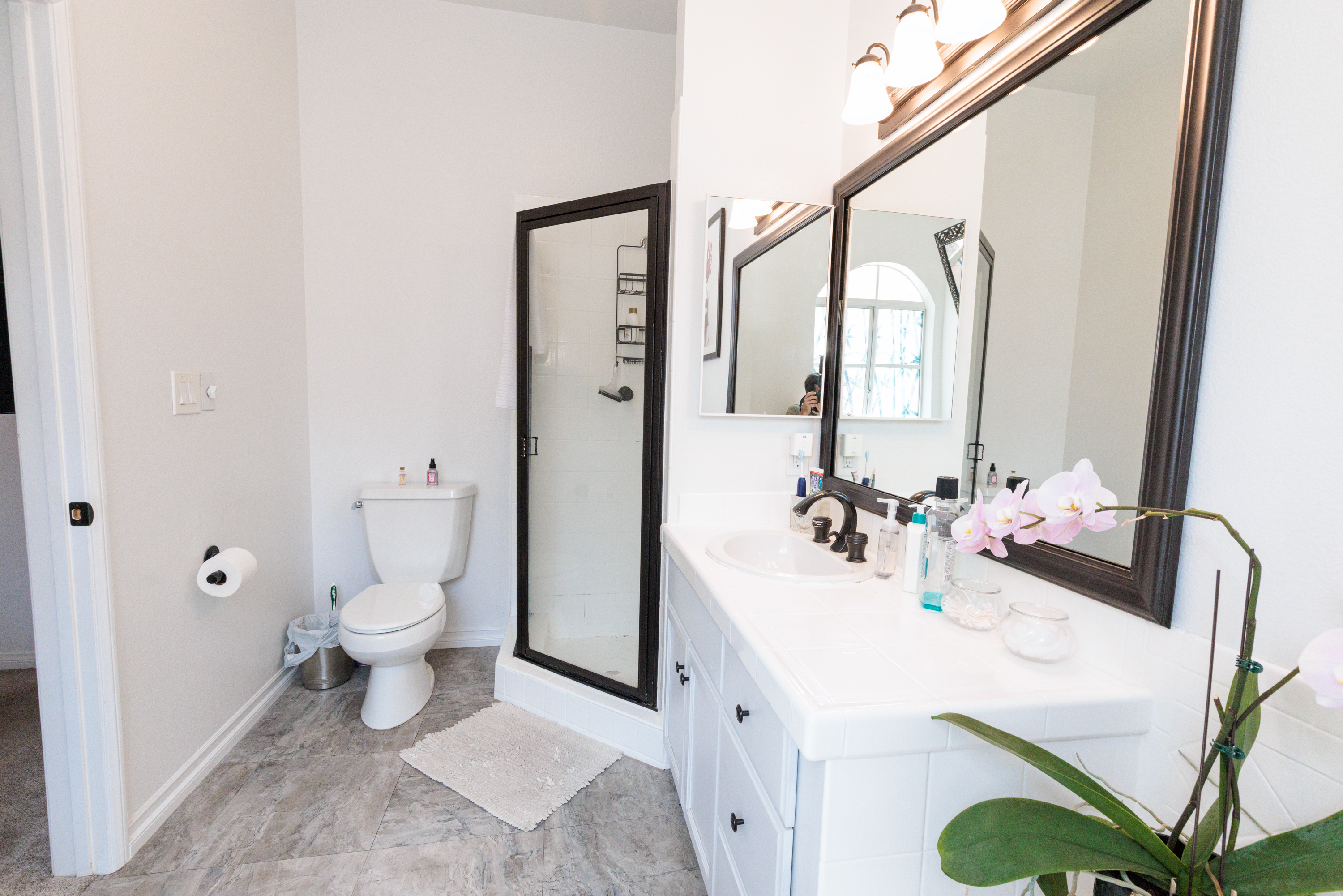 Los Angeles, California, 90068, United States, 2 Bedrooms Bedrooms, ,2 BathroomsBathrooms,Residential,For Sale,1977140