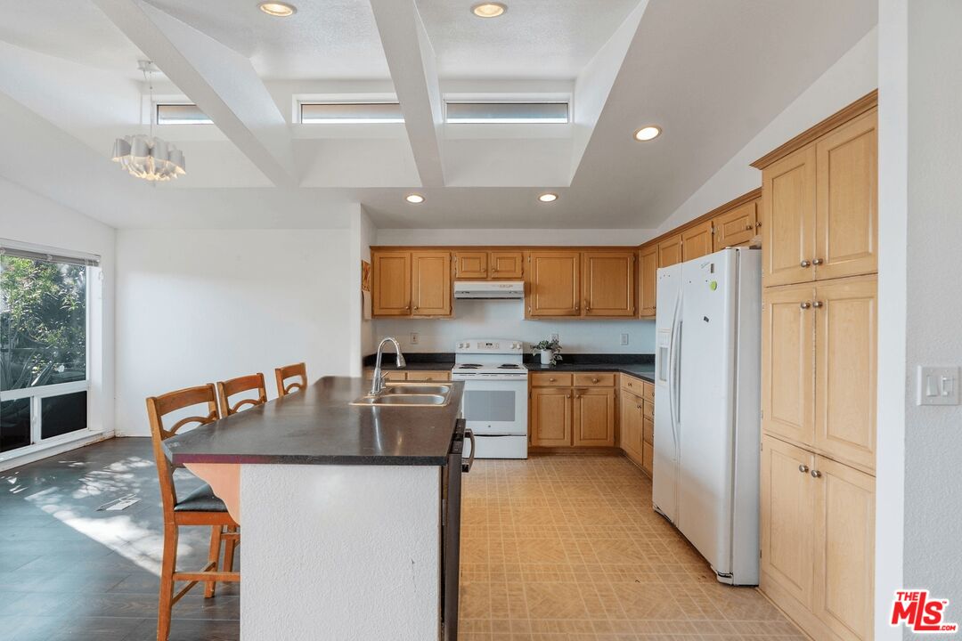 Calabasas, California, 91302, United States, 3 Bedrooms Bedrooms, ,2 BathroomsBathrooms,Residential,For Sale,2002954