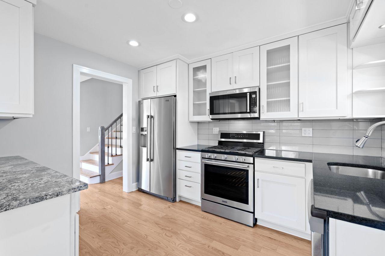 Des Plaines, Illinois, 60016, United States, 4 Bedrooms Bedrooms, ,2 BathroomsBathrooms,Residential,For Sale,1826836