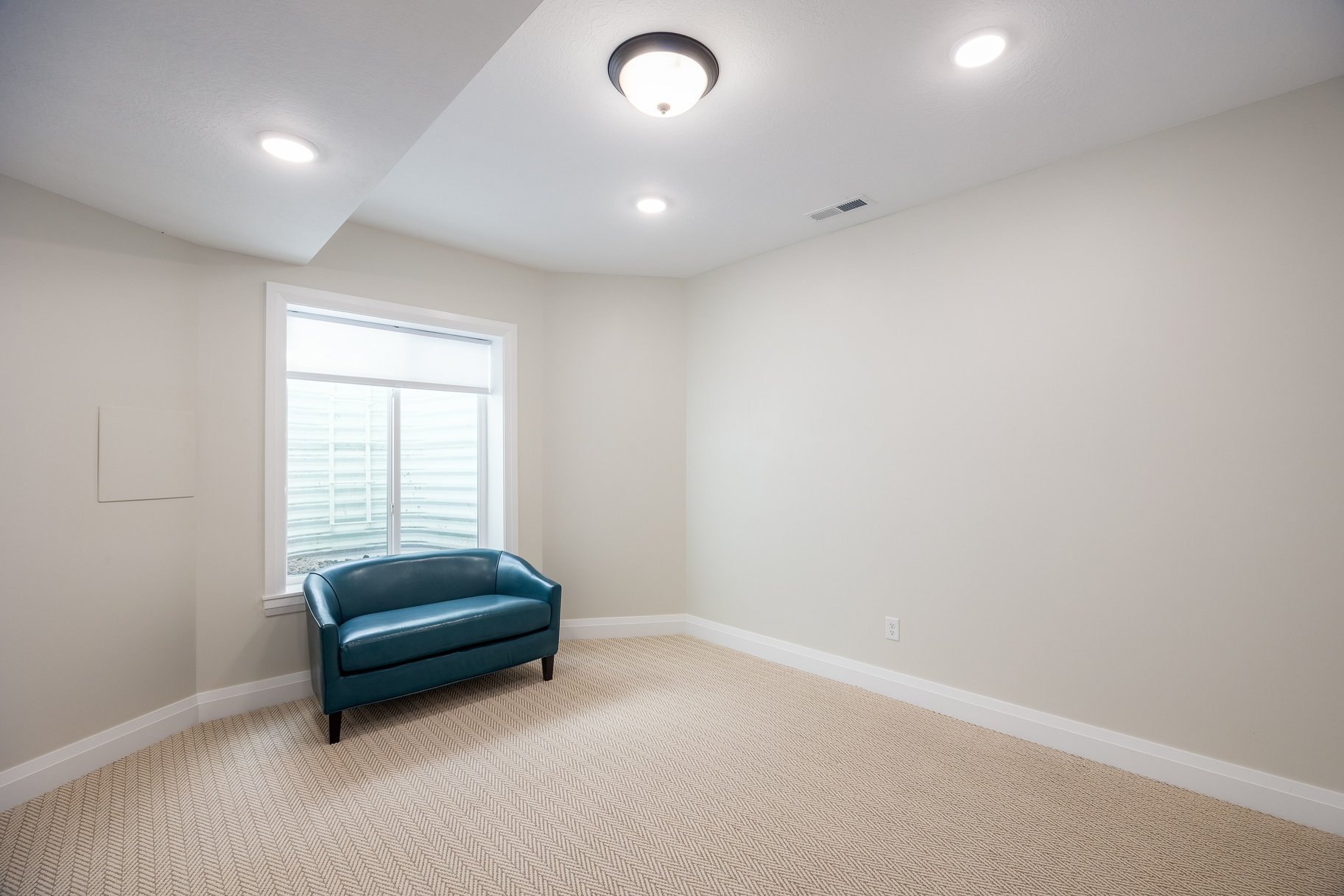  Impeccably Maintained Home with Mountain Views & Four-Car Garage - 物件實景