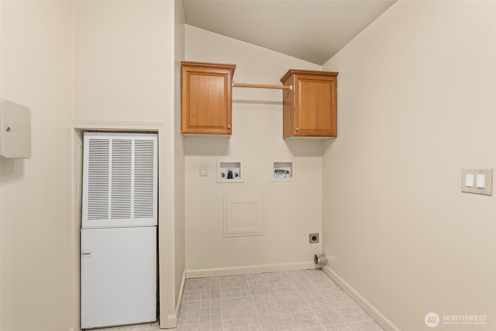 Chehalis, Washington, 98532, United States, 2 Bedrooms Bedrooms, ,1 BathroomBathrooms,Residential,For Sale,2002631