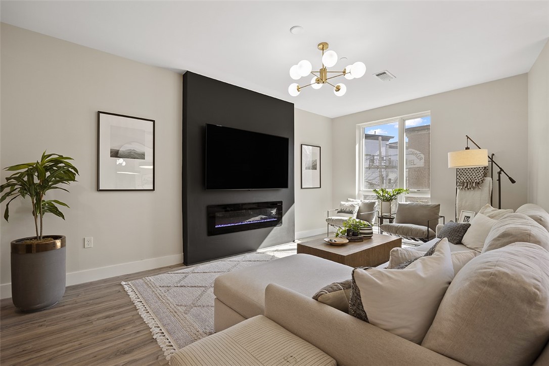 Lawrenceville, Pennsylvania, 15201, United States, 2 Bedrooms Bedrooms, ,2 BathroomsBathrooms,Residential,For Sale,1960750