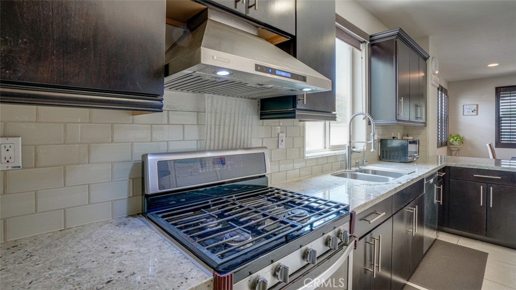 Santa Ana, California, 92703, United States, 4 Bedrooms Bedrooms, ,3 BathroomsBathrooms,Residential,For Sale,1793087
