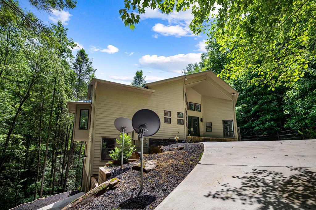 Ellijay, Georgia, 30540, United States, 5 Bedrooms Bedrooms, ,5 BathroomsBathrooms,Residential,For Sale,1868155