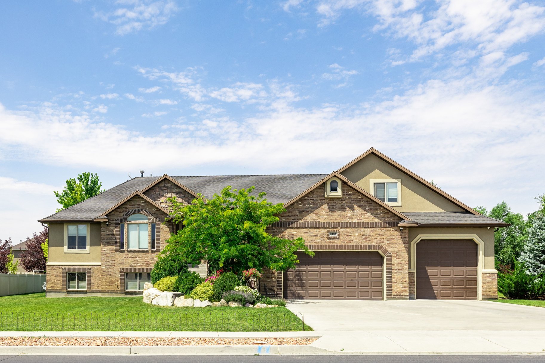  Luxury Custom Rambler on .86 Acre Park Like Setting and Extensive Mountain Views - 物件實景