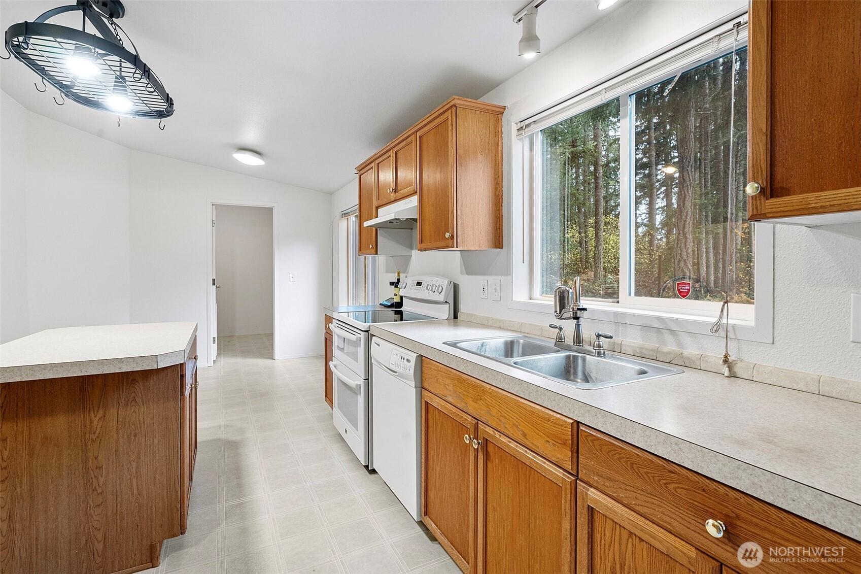 GRAHAM, Washington, 98338, United States, 3 Bedrooms Bedrooms, ,2 BathroomsBathrooms,Residential,For Sale,1896450