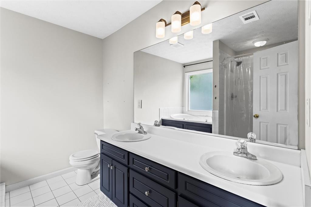 Dacula, Georgia, 30019, United States, 5 Bedrooms Bedrooms, ,4 BathroomsBathrooms,Residential,For Sale,1990423