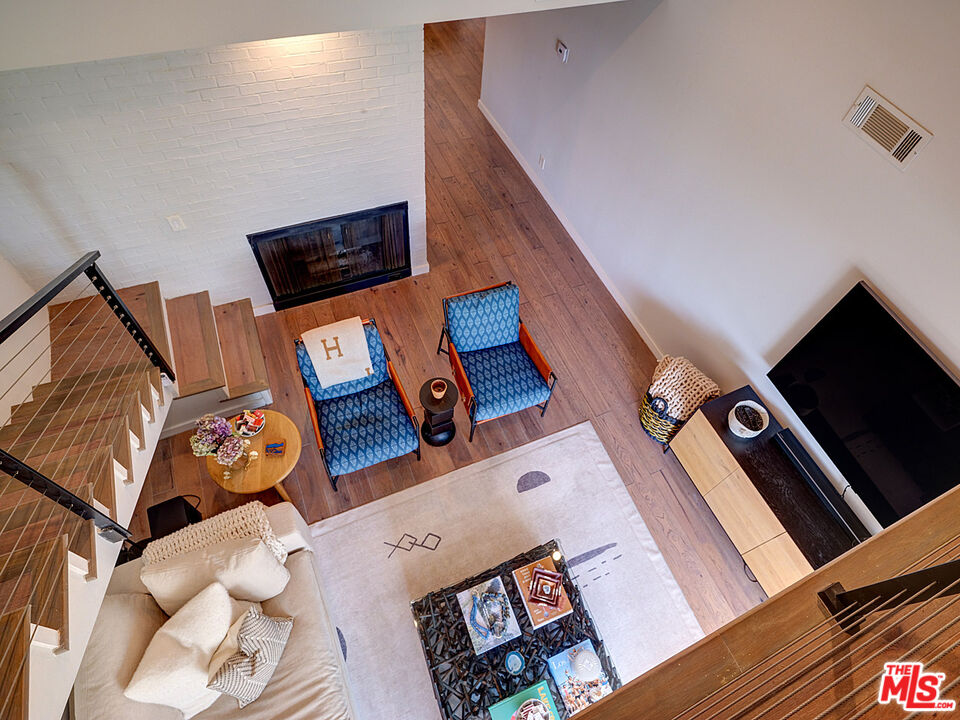 Los Angeles, California, 90025, United States, 3 Bedrooms Bedrooms, ,3 BathroomsBathrooms,Residential,For Sale,1947986