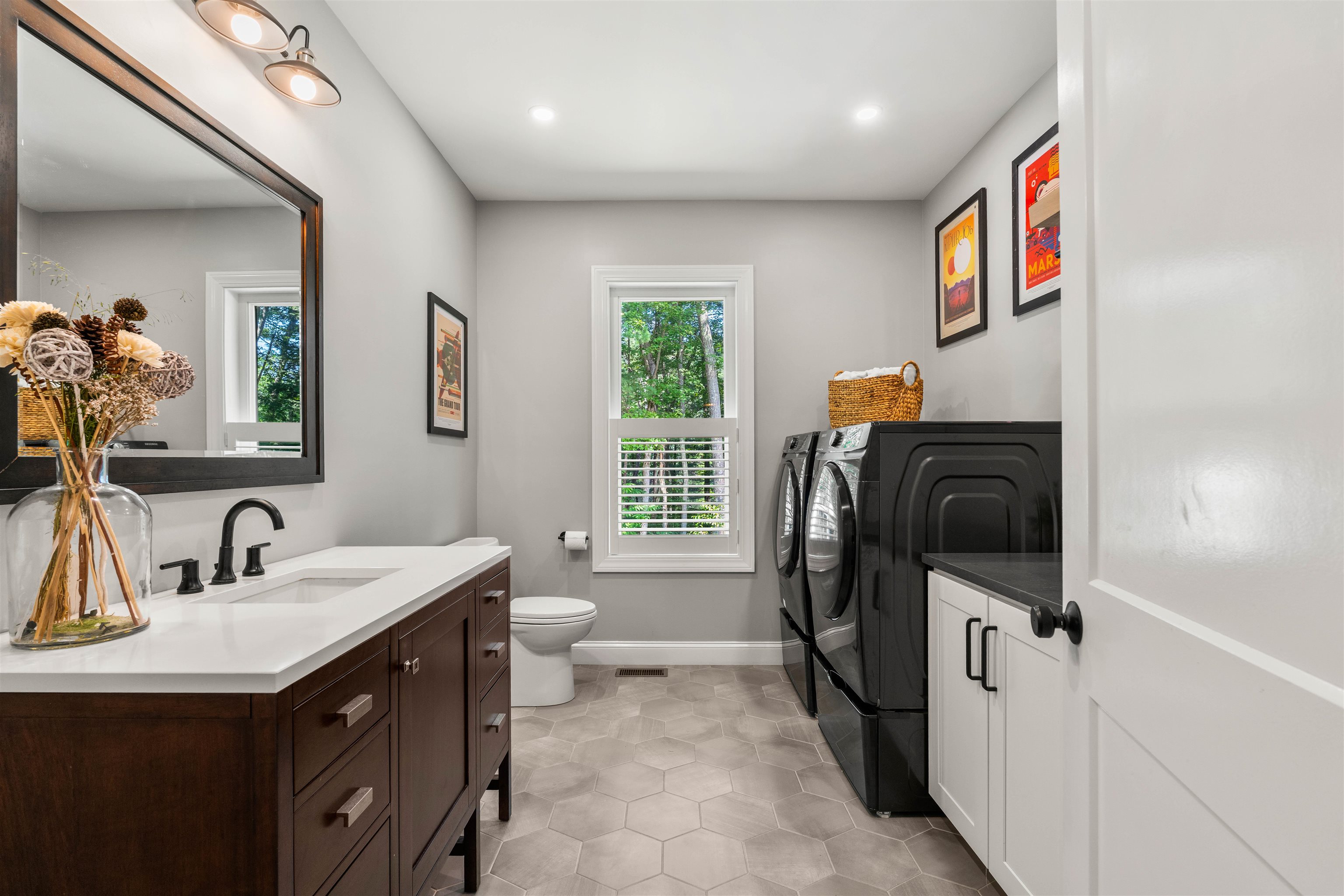 Hollis, New Hampshire, 03049, United States, 3 Bedrooms Bedrooms, ,3 BathroomsBathrooms,Residential,For Sale,1907073