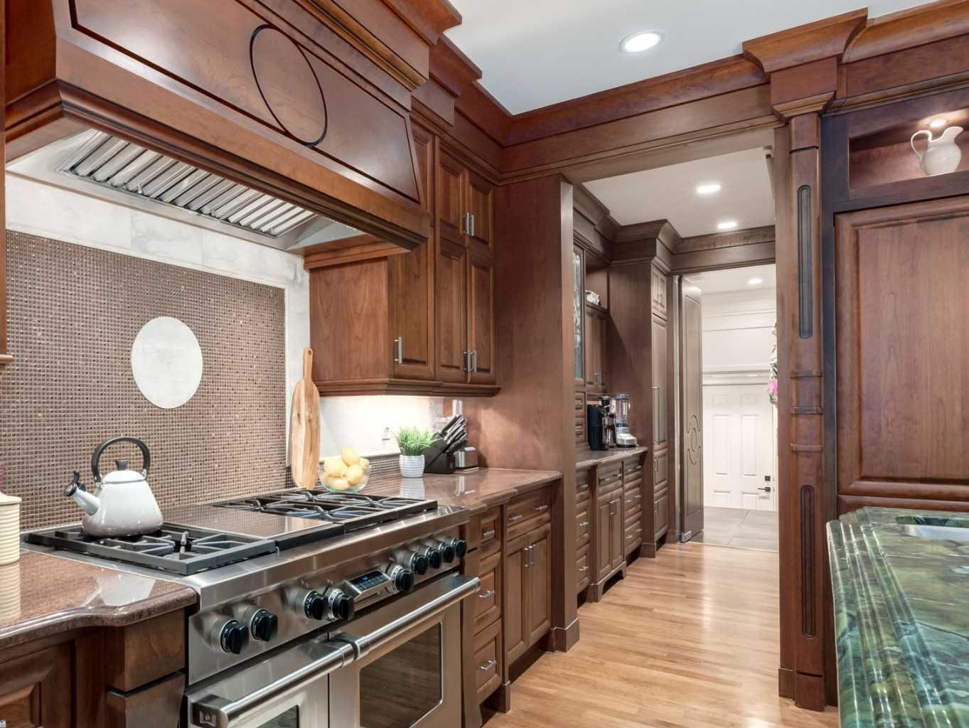 CALGARY, Alberta, T3H 5M3, CA, 5 Bedrooms Bedrooms, ,8 BathroomsBathrooms,Residential,For Sale,1988297