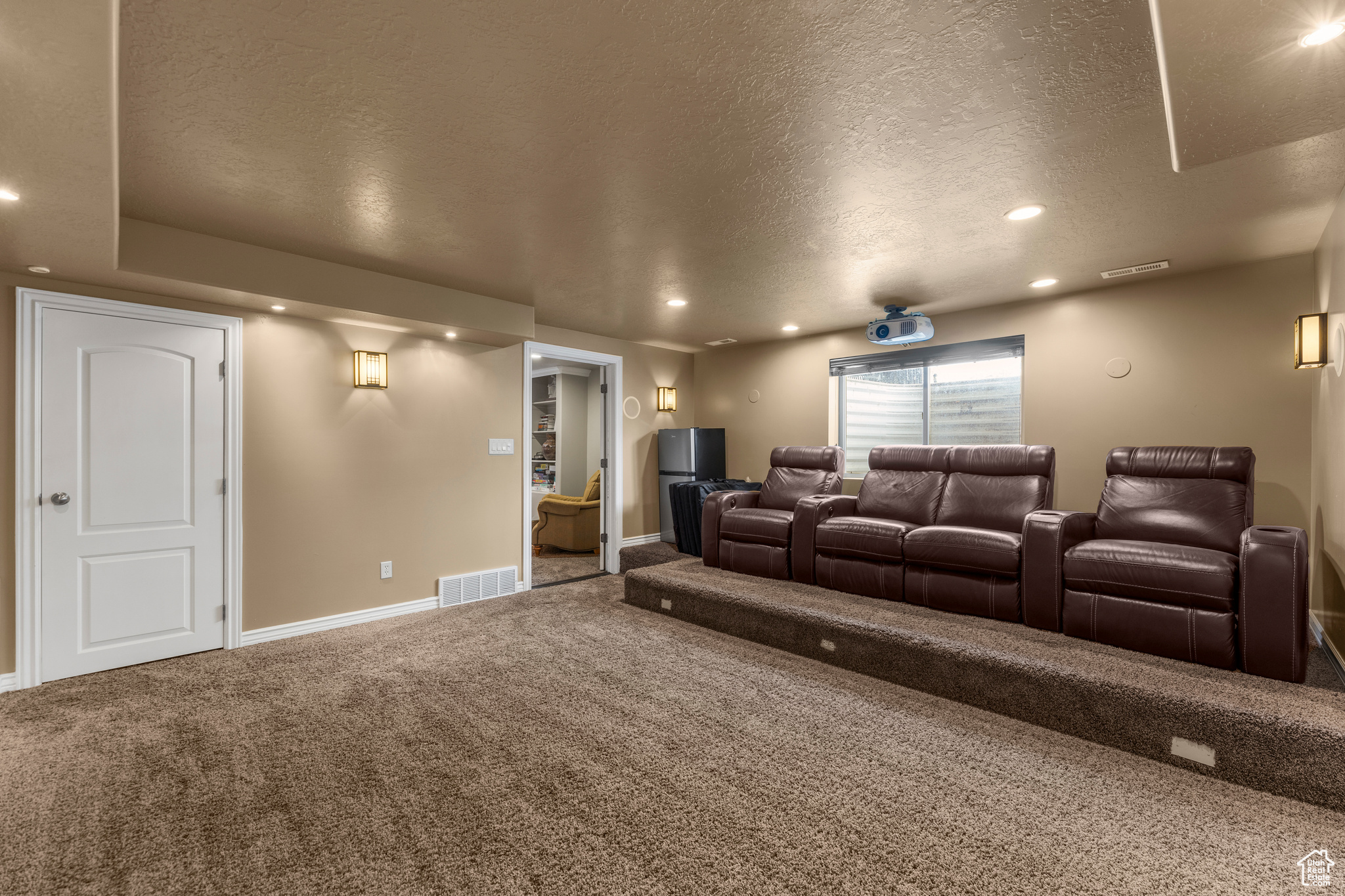 Layton, Utah, 84041, United States, 6 Bedrooms Bedrooms, ,3 BathroomsBathrooms,Residential,For Sale,1795196