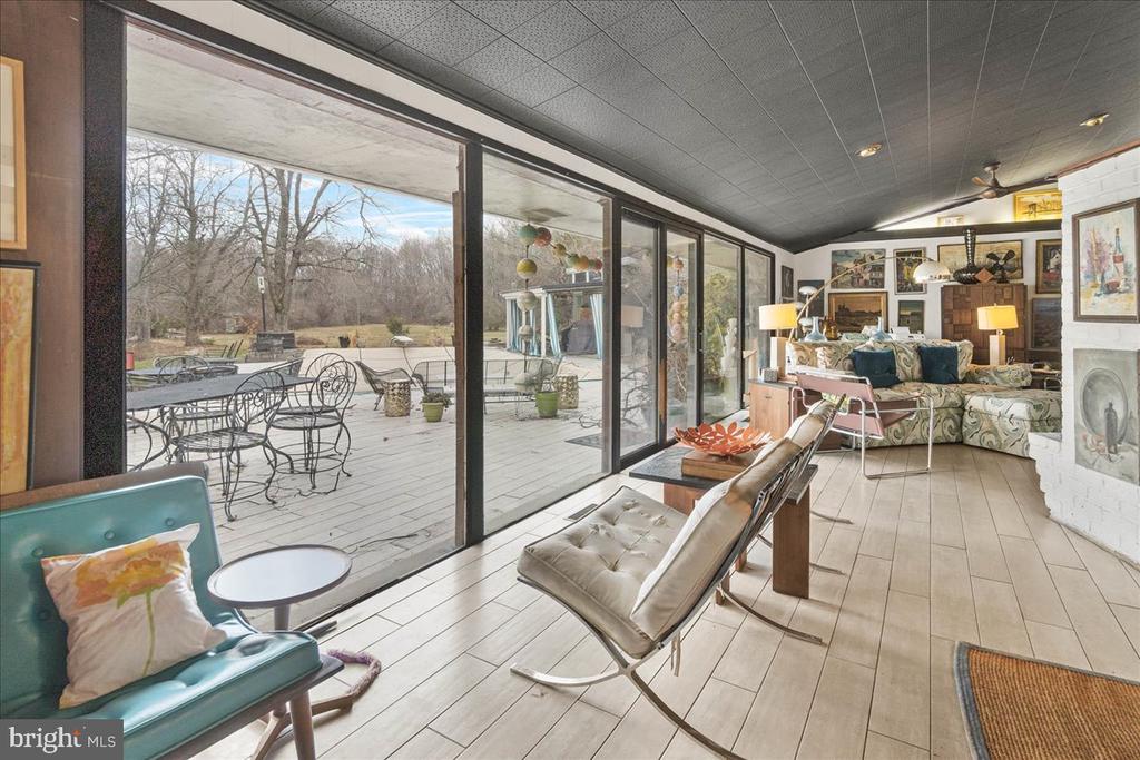Fayetteville, Pennsylvania, 17222, United States, 3 Bedrooms Bedrooms, ,2 BathroomsBathrooms,Residential,For Sale,1928421