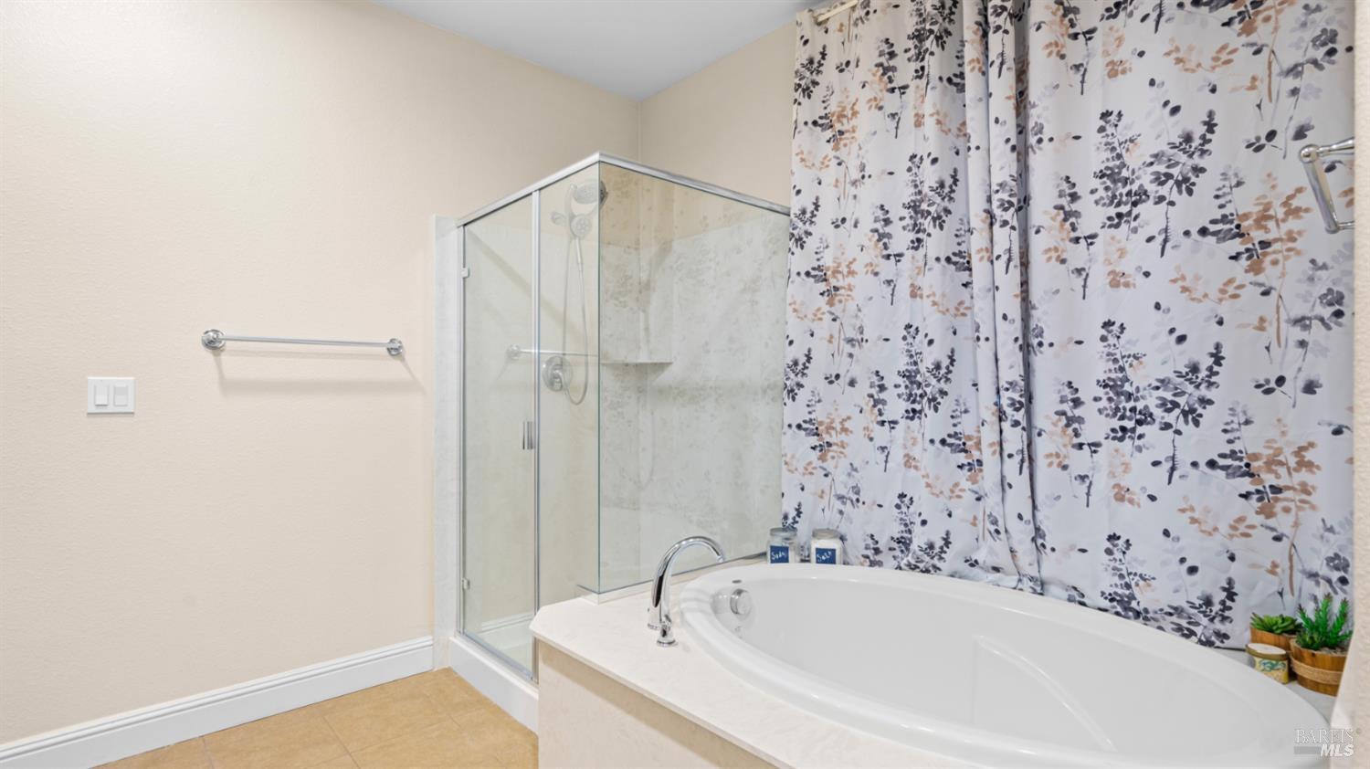 Vacaville, California, 95688, United States, 5 Bedrooms Bedrooms, ,3 BathroomsBathrooms,Residential,For Sale,2005727