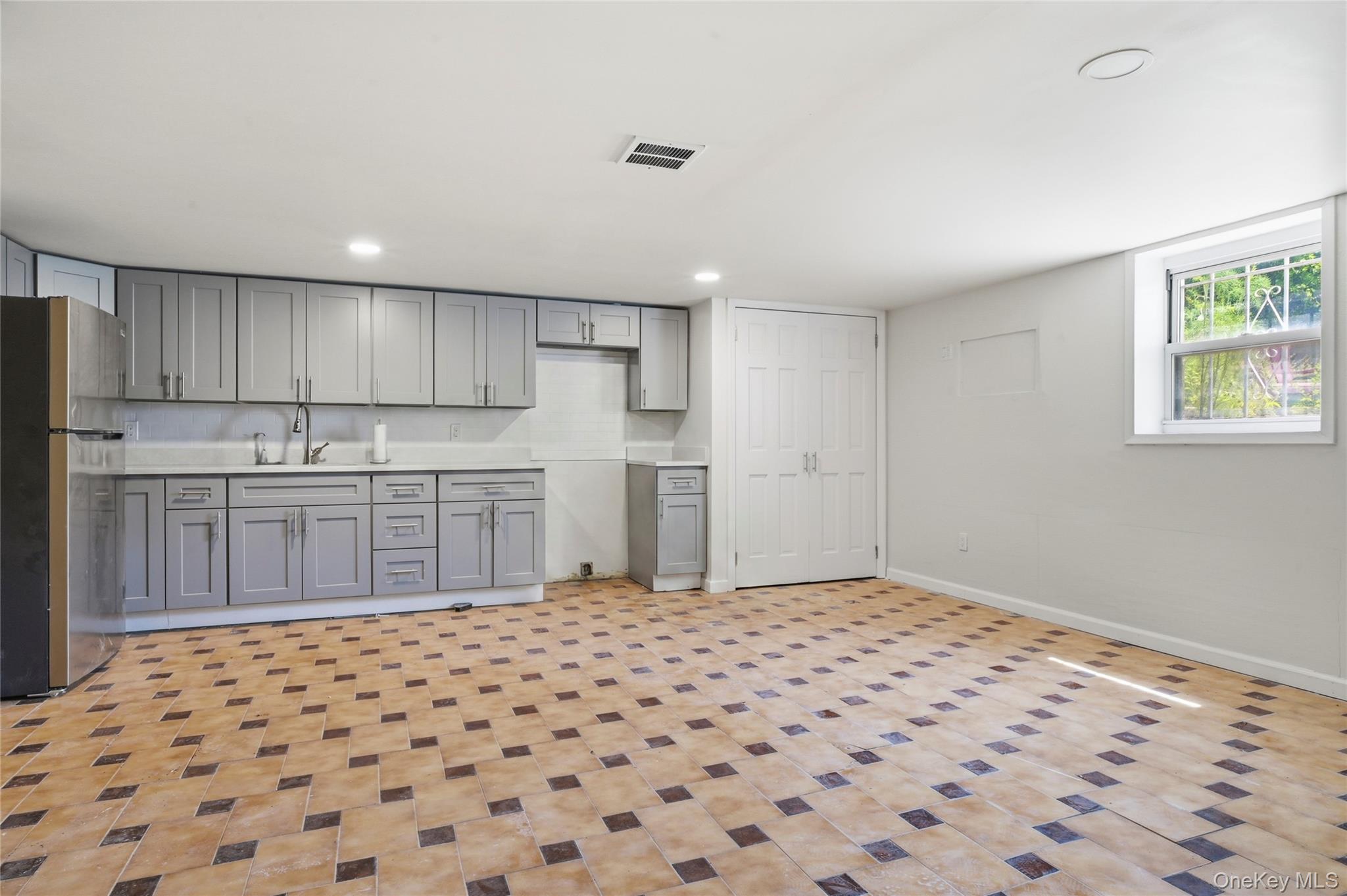  2511 44th Street, Astoria, NY, 11103 - 物件實景