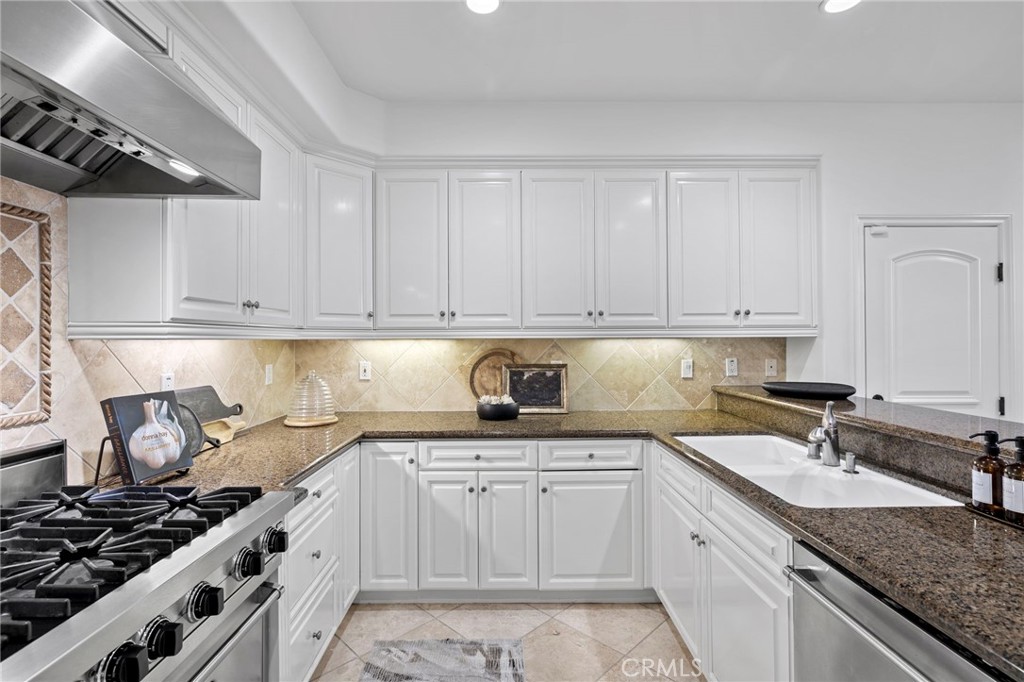 Newport Beach, California, 92663, United States, 3 Bedrooms Bedrooms, ,3 BathroomsBathrooms,Residential,For Sale,1992084