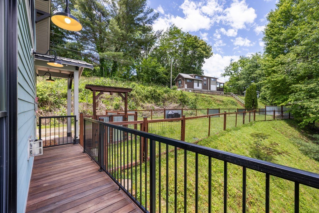Hayesville, North Carolina, 28904, United States, 3 Bedrooms Bedrooms, ,4 BathroomsBathrooms,Residential,For Sale,1831924
