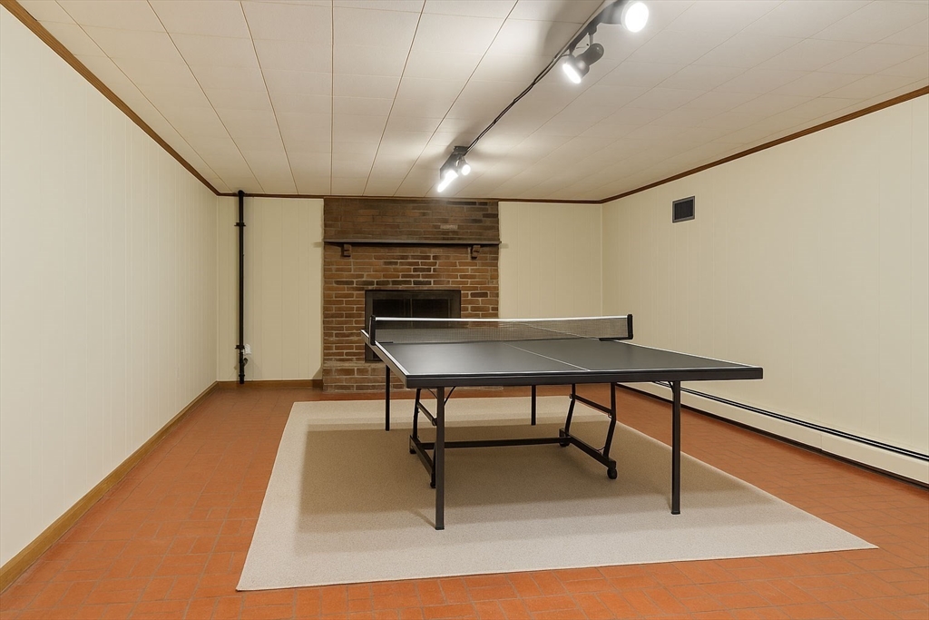 Hamilton, Massachusetts, 01982, United States, 4 Bedrooms Bedrooms, ,2 BathroomsBathrooms,Residential,For Sale,1989221