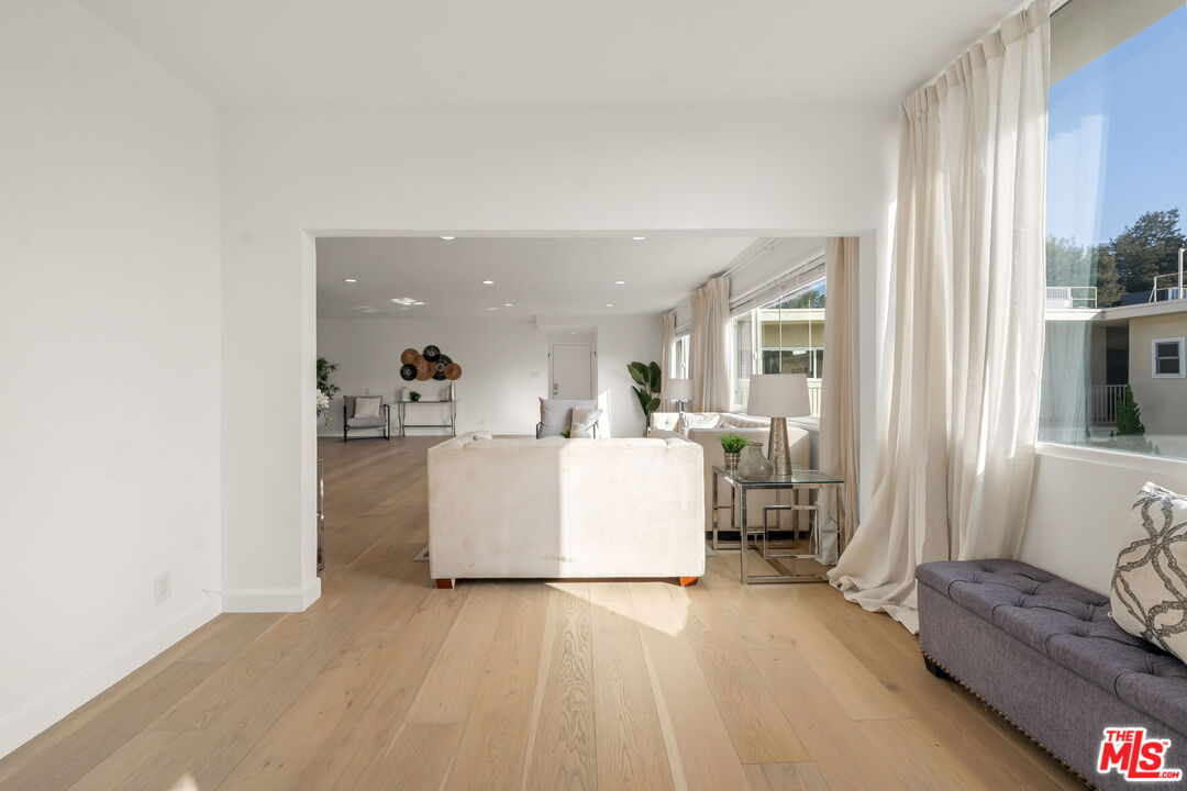 Los Angeles, California, 90046, United States, 3 Bedrooms Bedrooms, ,3 BathroomsBathrooms,Residential,For Sale,1989732