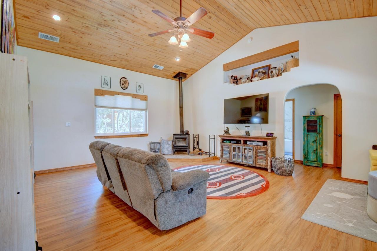 Tijeras, New Mexico, 87059, United States, 3 Bedrooms Bedrooms, ,2 BathroomsBathrooms,Residential,For Sale,1924821
