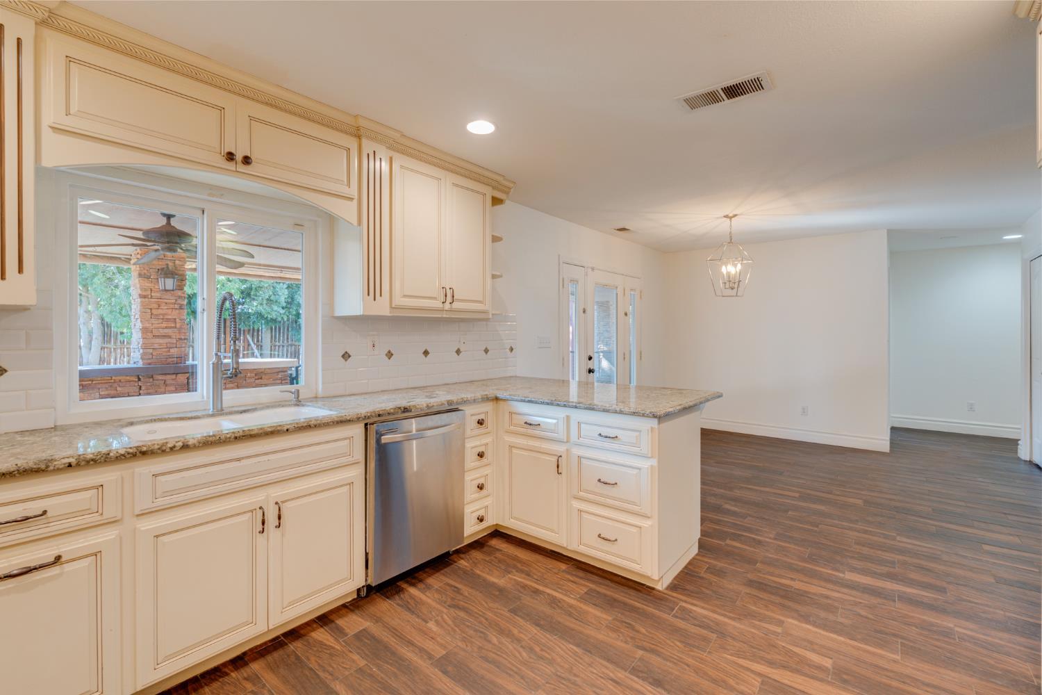 Oakdale, California, 95361, United States, 4 Bedrooms Bedrooms, ,3 BathroomsBathrooms,Residential,For Sale,1987039