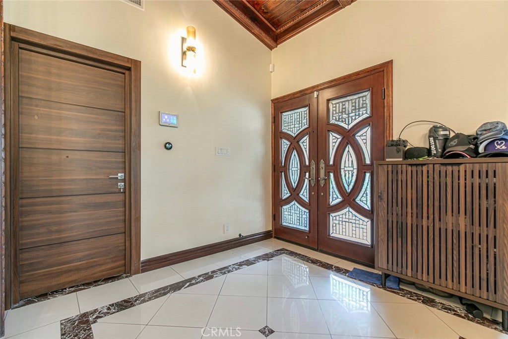 Glendale, California, 91201, United States, 4 Bedrooms Bedrooms, ,5 BathroomsBathrooms,Residential,For Sale,1969452