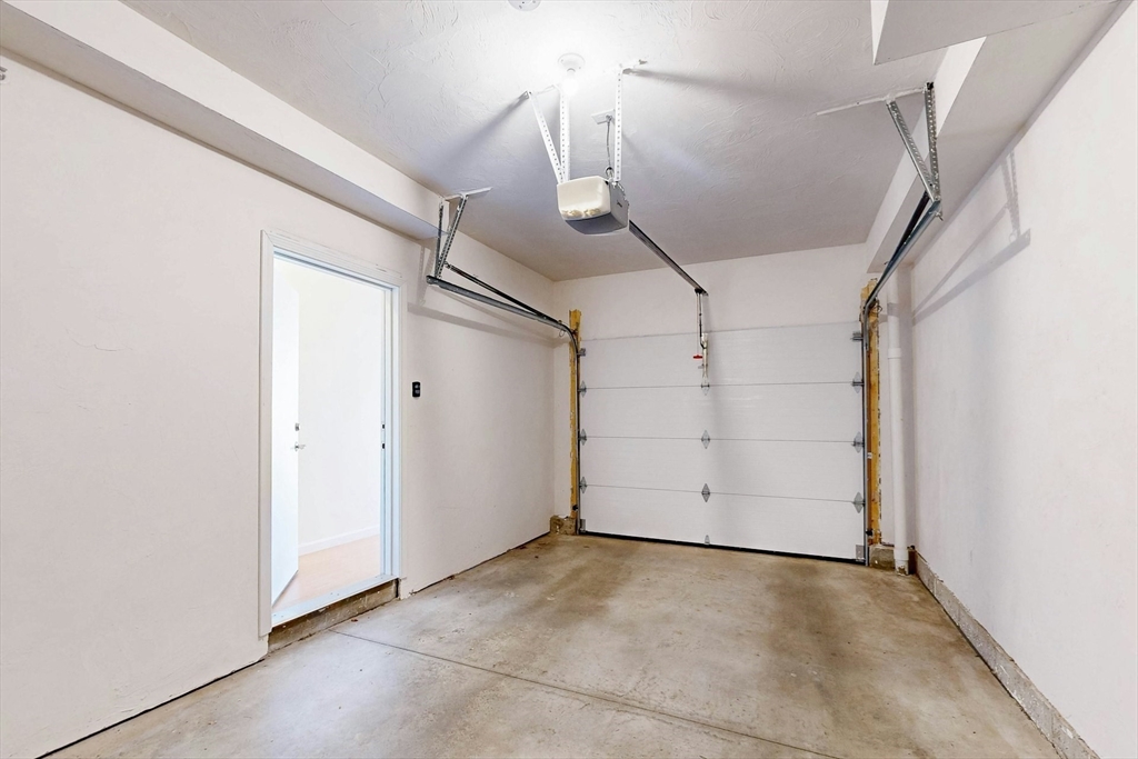 Lynn, Massachusetts, 01905, United States, 2 Bedrooms Bedrooms, ,2 BathroomsBathrooms,Residential,For Sale,1976734