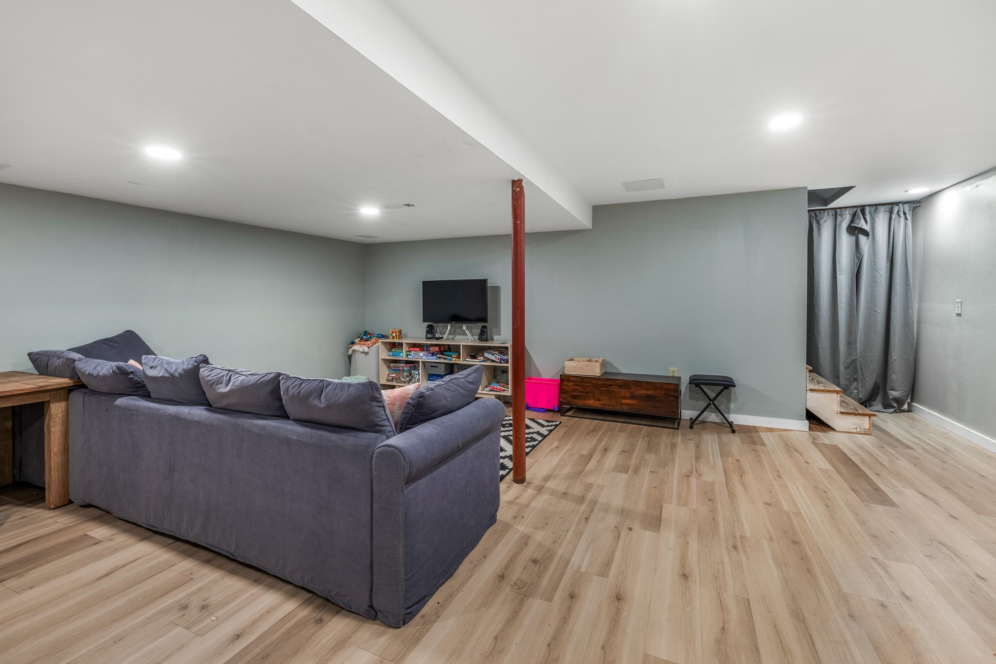 Norwich, Vermont, 05055, United States, 3 Bedrooms Bedrooms, ,2 BathroomsBathrooms,Residential,For Sale,1993017