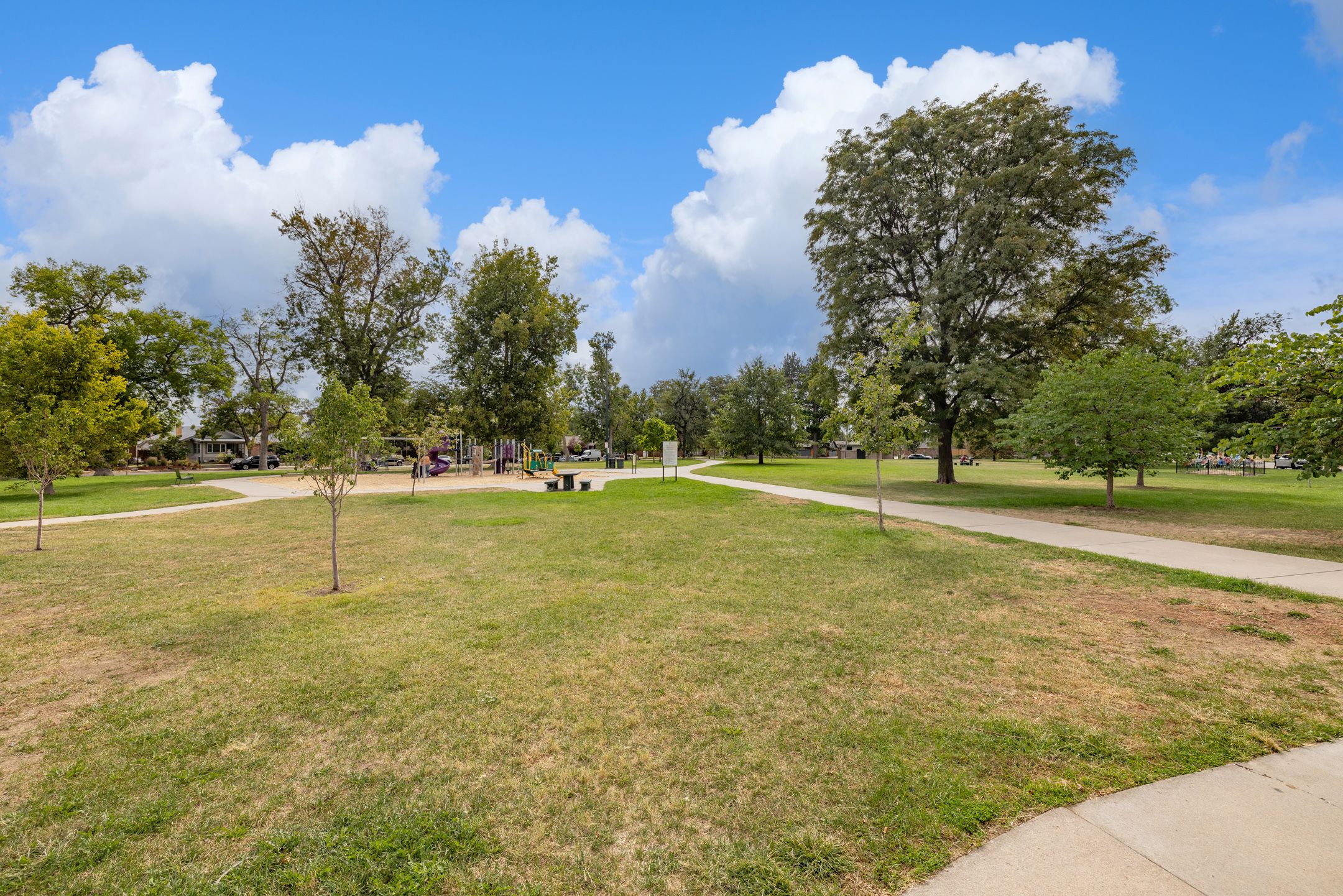  Sunny, bright, and move-in ready. Brimming with updates inside & out - 物件實景