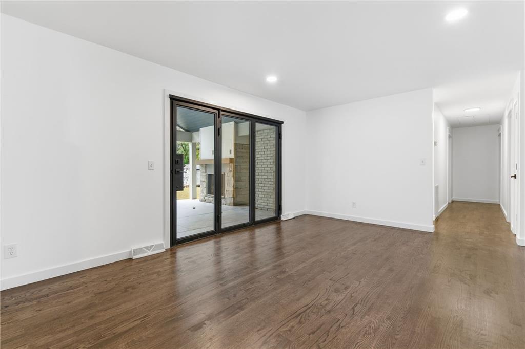 Marietta, Georgia, 30060, United States, 3 Bedrooms Bedrooms, ,2 BathroomsBathrooms,Residential,For Sale,1988888