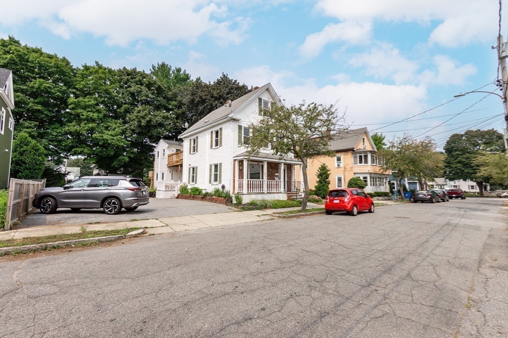 Wakefield, Massachusetts, 01880, United States, 4 Bedrooms Bedrooms, ,2 BathroomsBathrooms,Residential,For Sale,1976836