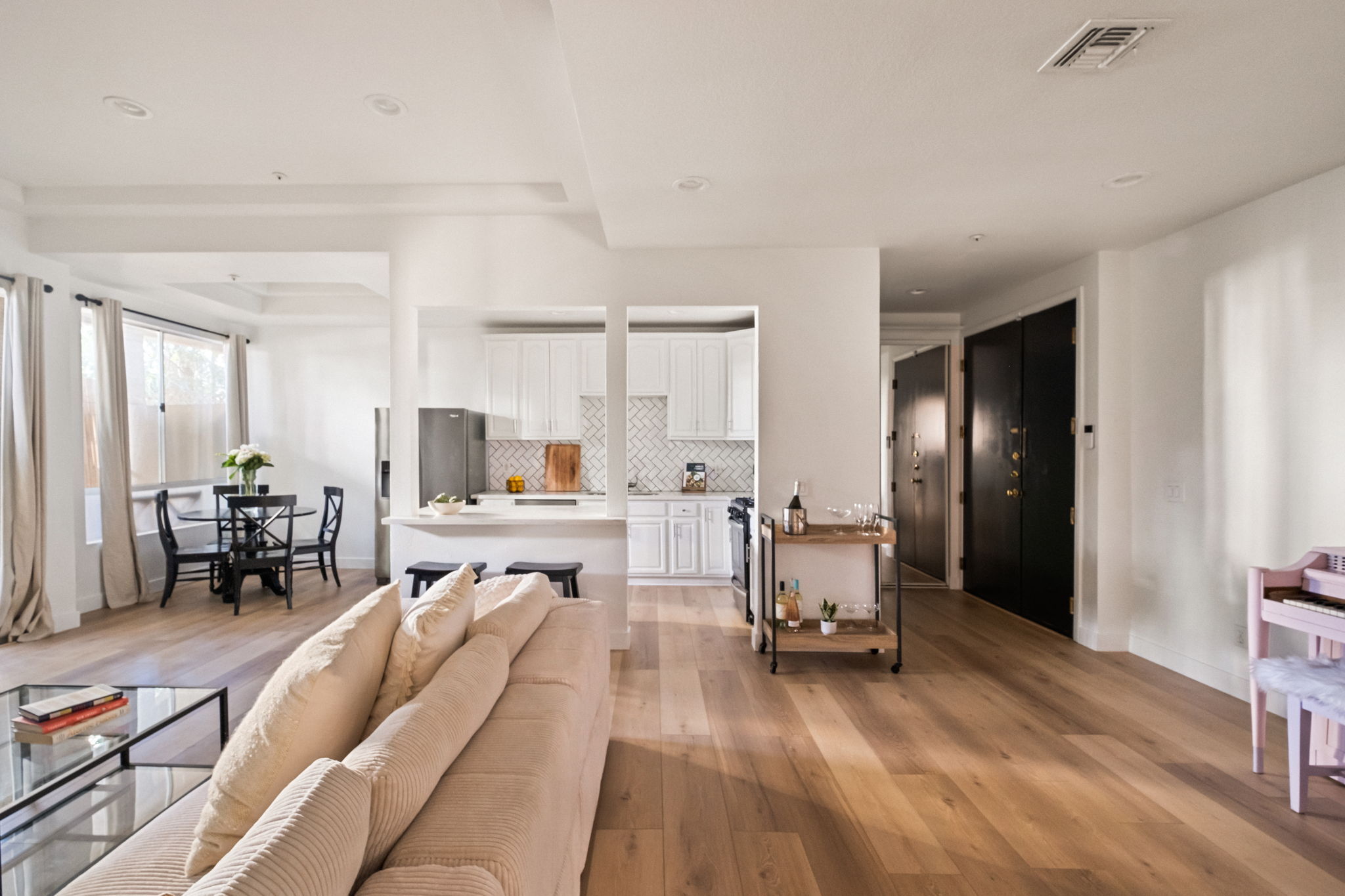  4943 Rosewood Ave - 物件實景
