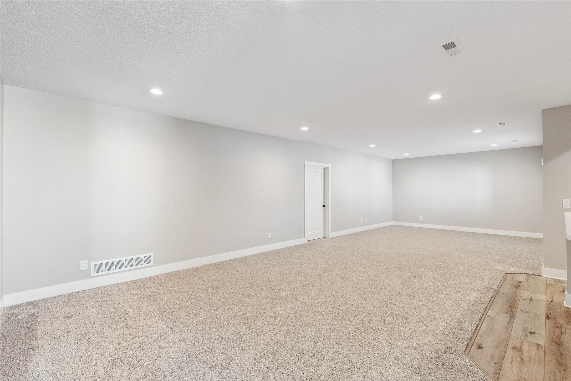 Urbandale, Iowa, 50323, United States, 5 Bedrooms Bedrooms, ,4 BathroomsBathrooms,Residential,For Sale,2005616