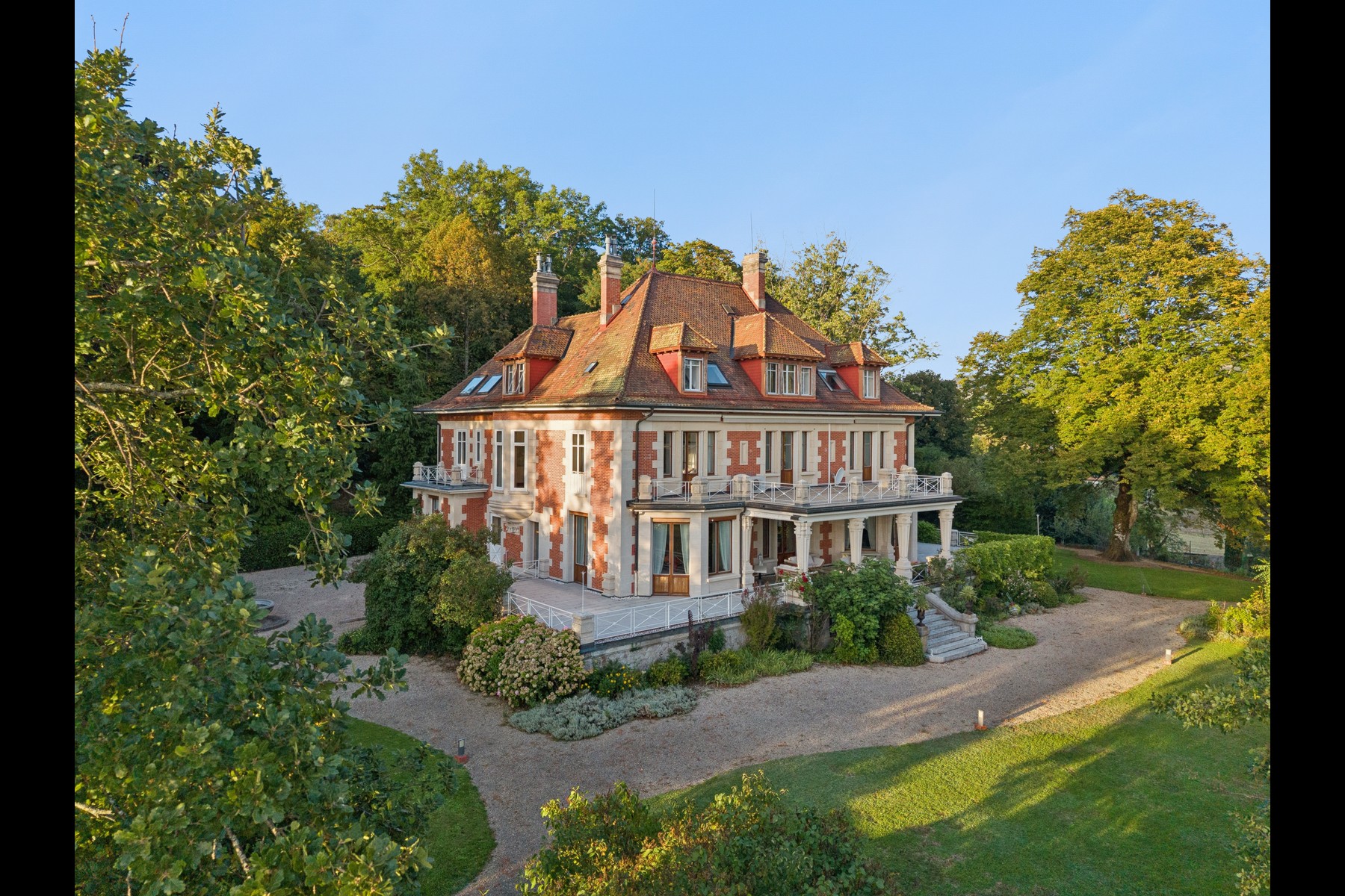  Lavaux: Iconic villa with views of Lake Geneva and the Alps, on a property of ne - 物件實景