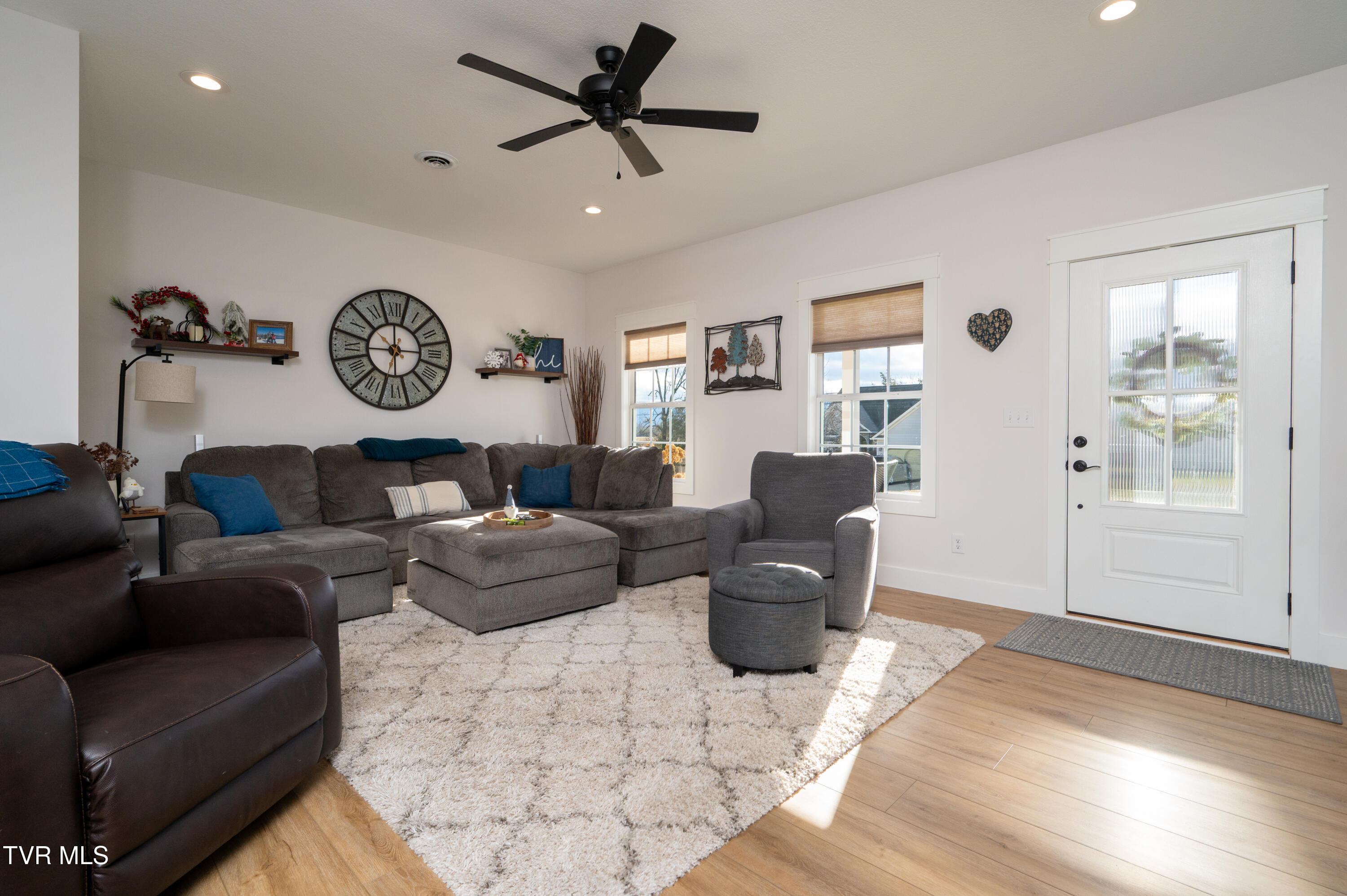 Greeneville, Tennessee, 37745, United States, 4 Bedrooms Bedrooms, ,3 BathroomsBathrooms,Residential,For Sale,2005652