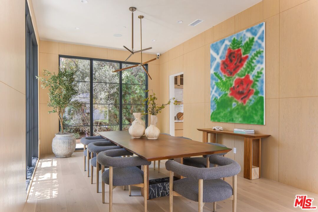 Los Angeles, California, 90049, United States, 5 Bedrooms Bedrooms, ,3 BathroomsBathrooms,Residential,For Sale,1839044