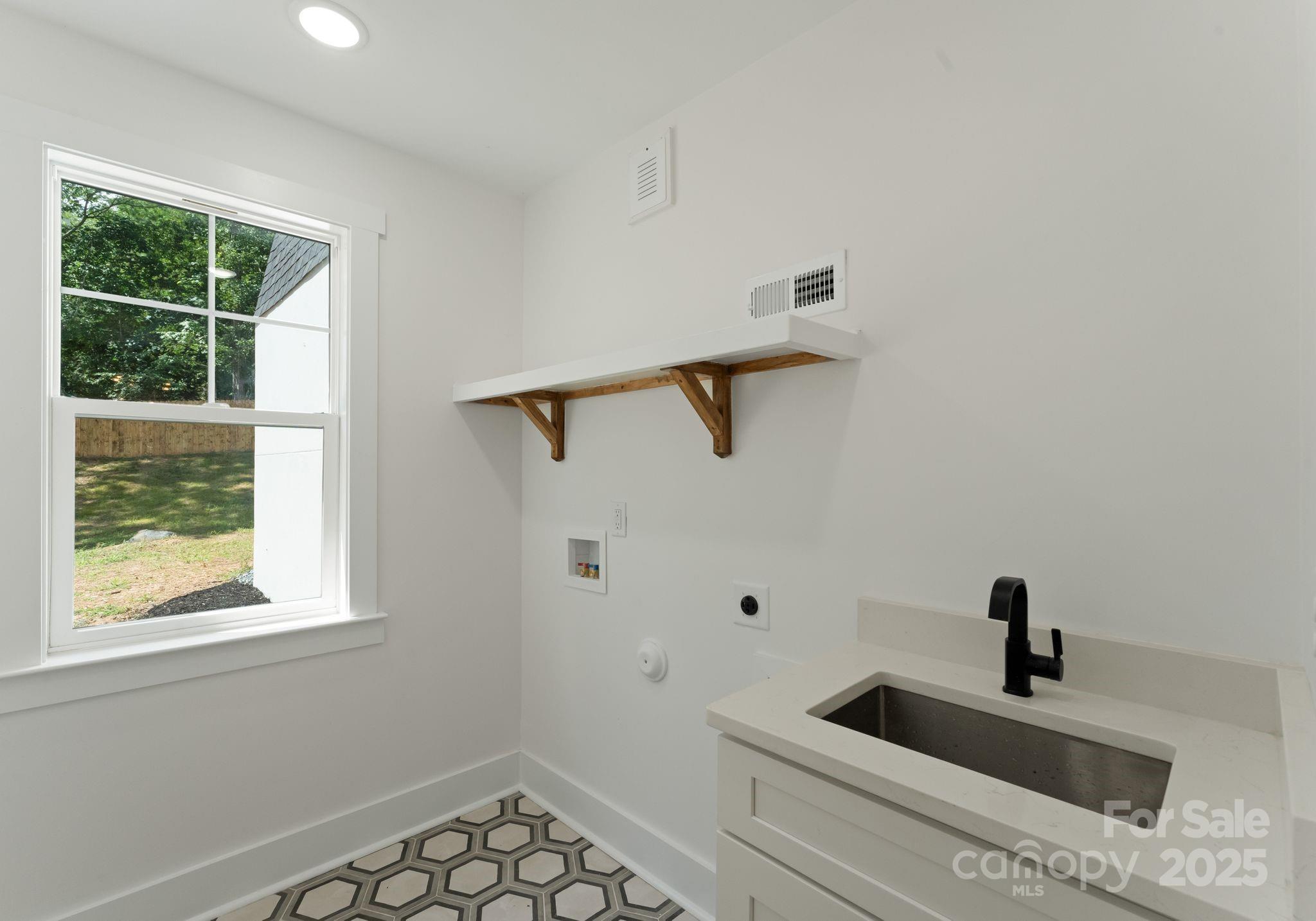Charlotte, North Carolina, 28226, United States, 6 Bedrooms Bedrooms, ,5 BathroomsBathrooms,Residential,For Sale,1901811