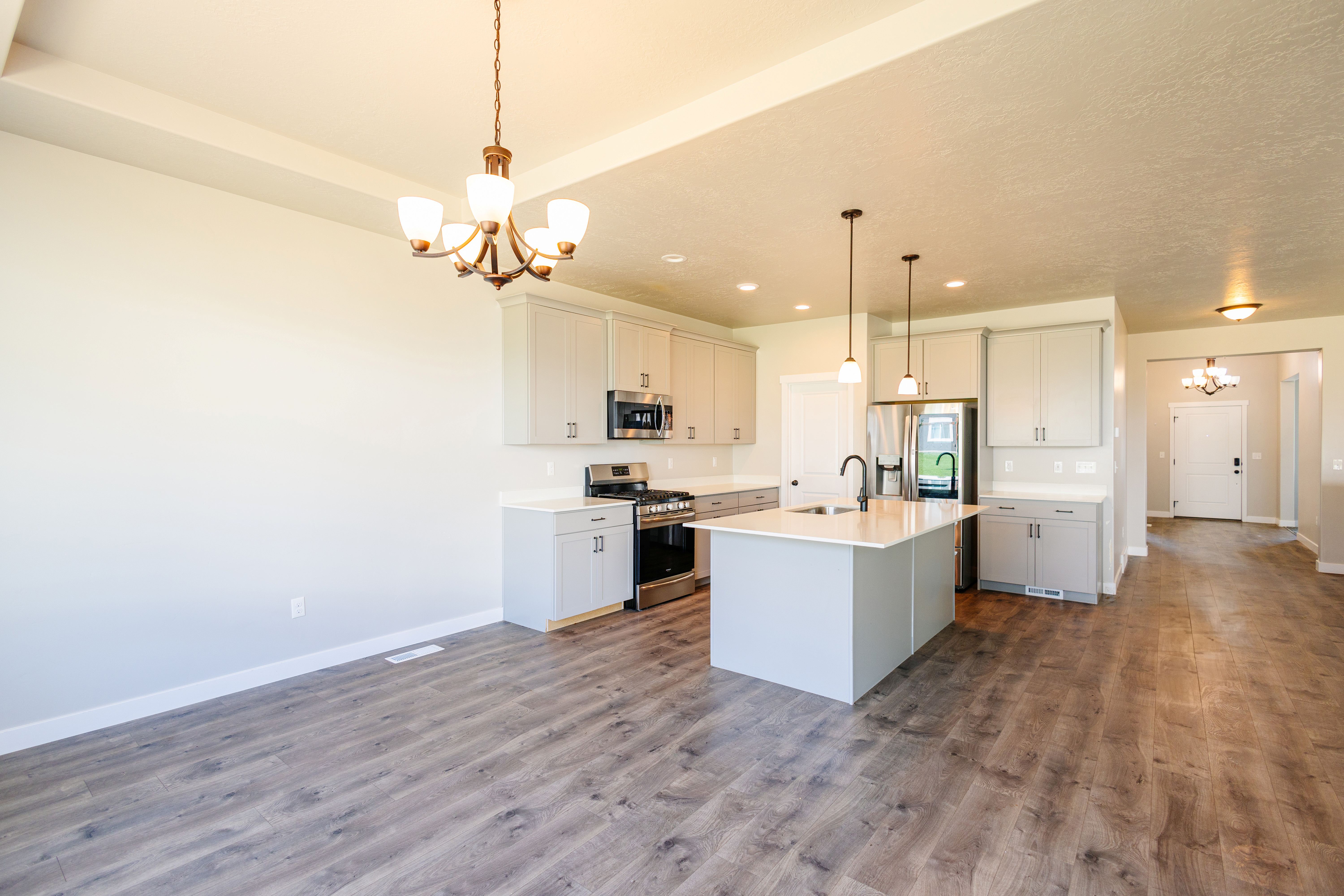 Santaquin, Utah, 84655, United States, 5 Bedrooms Bedrooms, ,5 BathroomsBathrooms,Residential,For Sale,1977423