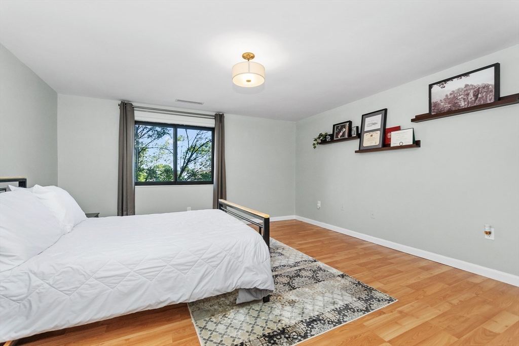 Medford, Massachusetts, 02155, United States, 2 Bedrooms Bedrooms, ,2 BathroomsBathrooms,Residential,For Sale,1939761