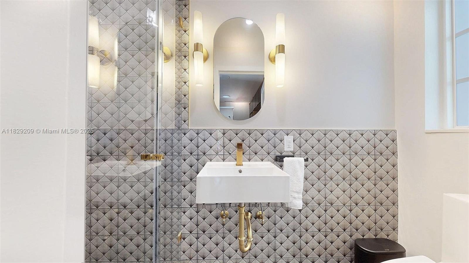 Coral Gables, Florida, 33134, United States, 4 Bedrooms Bedrooms, ,3 BathroomsBathrooms,Residential,For Sale,1976350