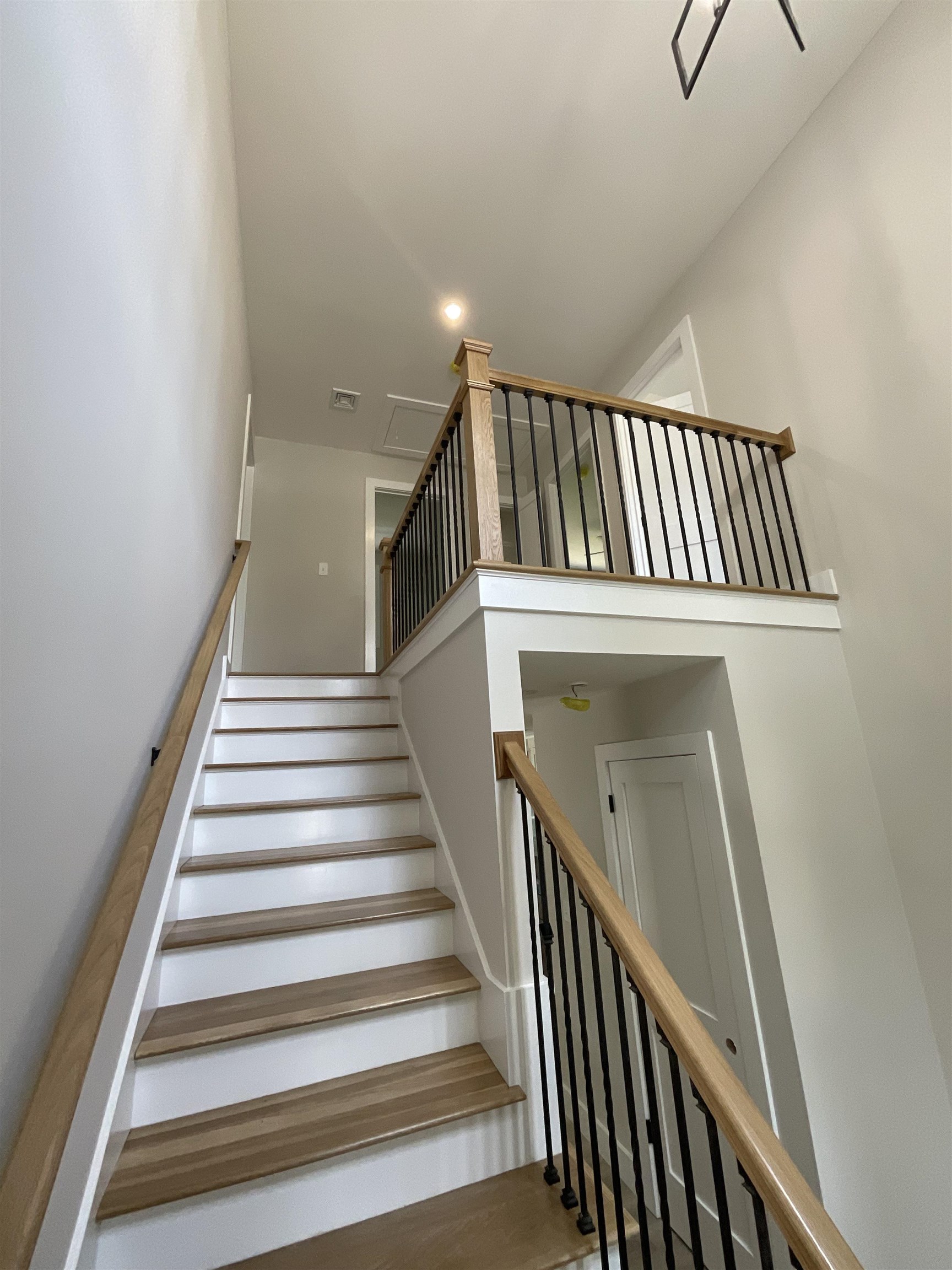Manchester, New Hampshire, 03102, United States, 4 Bedrooms Bedrooms, ,3 BathroomsBathrooms,Residential,For Sale,1901440