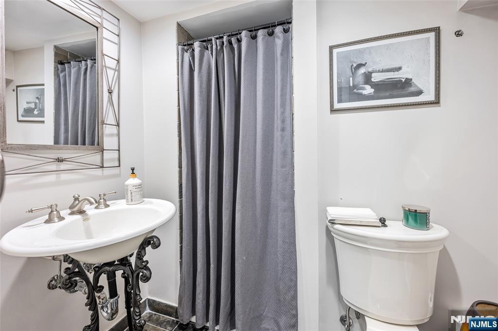 Cliffside Park, New Jersey, 07010, United States, 4 Bedrooms Bedrooms, ,5 BathroomsBathrooms,Residential,For Sale,1998497