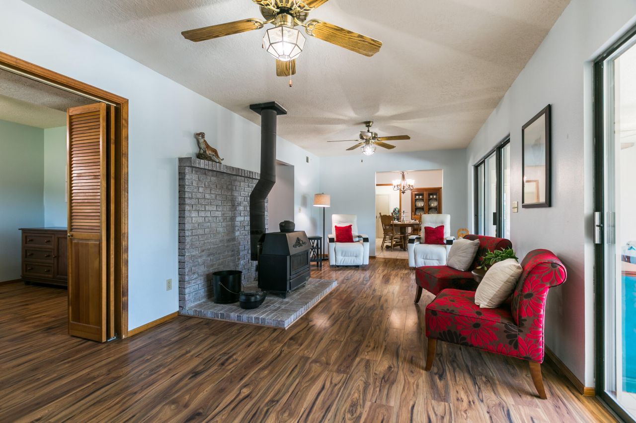 Edgewood, New Mexico, 87015, United States, 4 Bedrooms Bedrooms, ,3 BathroomsBathrooms,Residential,For Sale,1892952