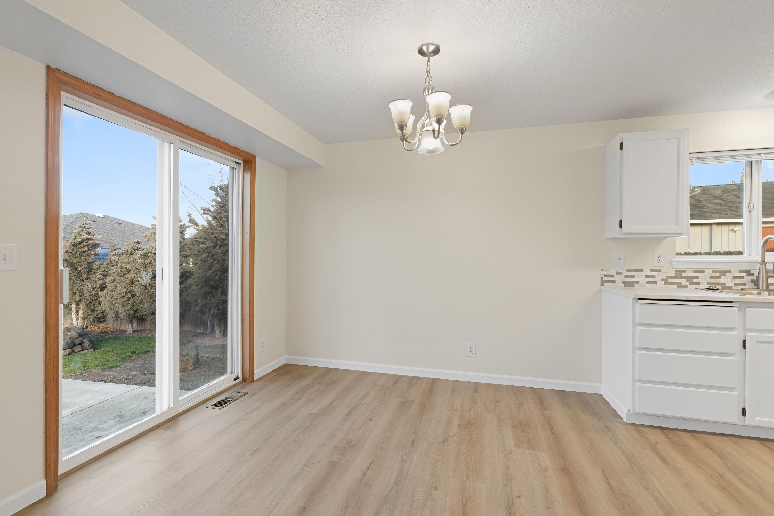 Bend, Oregon, 97701, United States, 3 Bedrooms Bedrooms, ,2 BathroomsBathrooms,Residential,For Sale,1697036