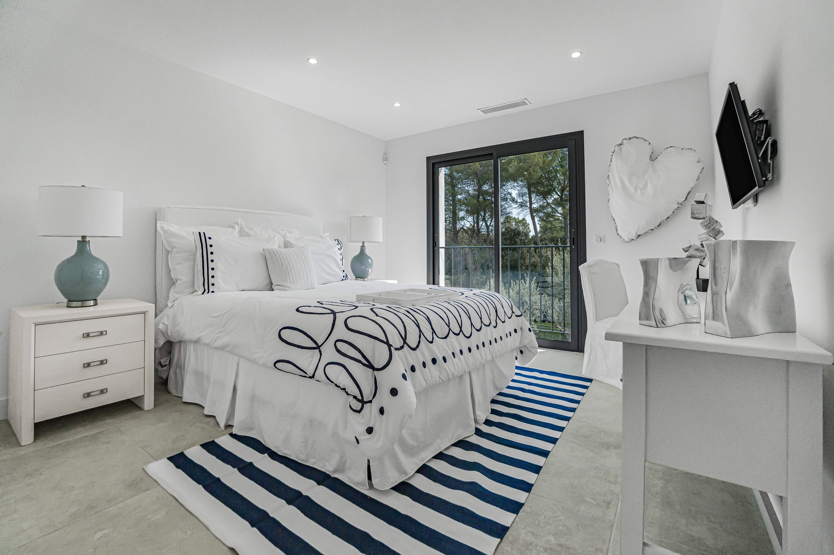  Mougins, renovated contemporary villa within the private estate Les Parcs de Mo… - 物件實景