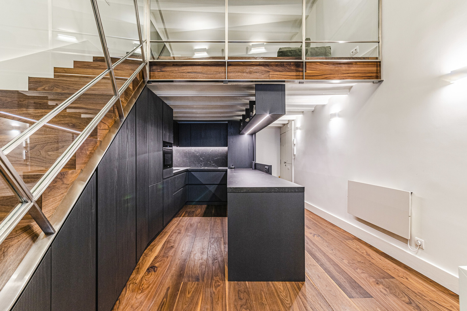  Authentic and medieval apartment with high ceilings in central El Born - 物件實景