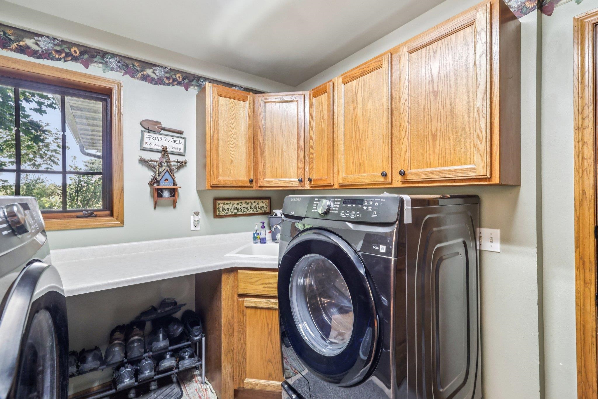 Portage, Wisconsin, 53901, United States, 4 Bedrooms Bedrooms, ,5 BathroomsBathrooms,Residential,For Sale,1976177