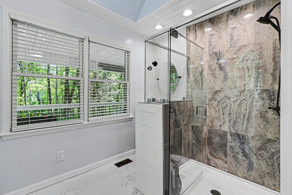 Ellijay, Georgia, 30540, United States, 3 Bedrooms Bedrooms, ,4 BathroomsBathrooms,Residential,For Sale,2044950