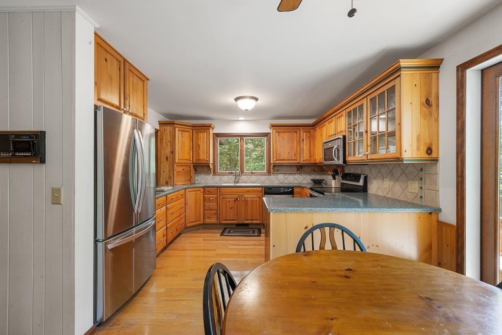 Hayesville, North Carolina, 28904, United States, 4 Bedrooms Bedrooms, ,3 BathroomsBathrooms,Residential,For Sale,1983096